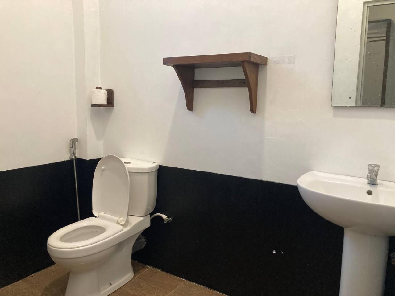 Hiriketiya Hasmal House Apartment Dickwella Room photo
